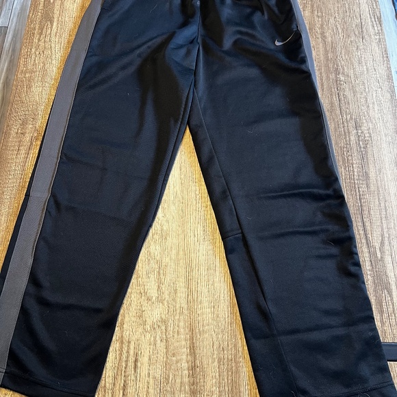 Nike active ware, track pants W/back pocket - Picture 1 of 6